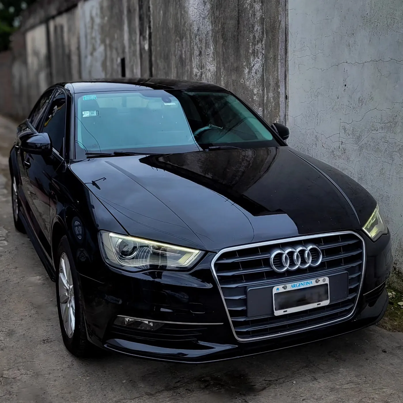 Audi A3 negro atendido en el taller